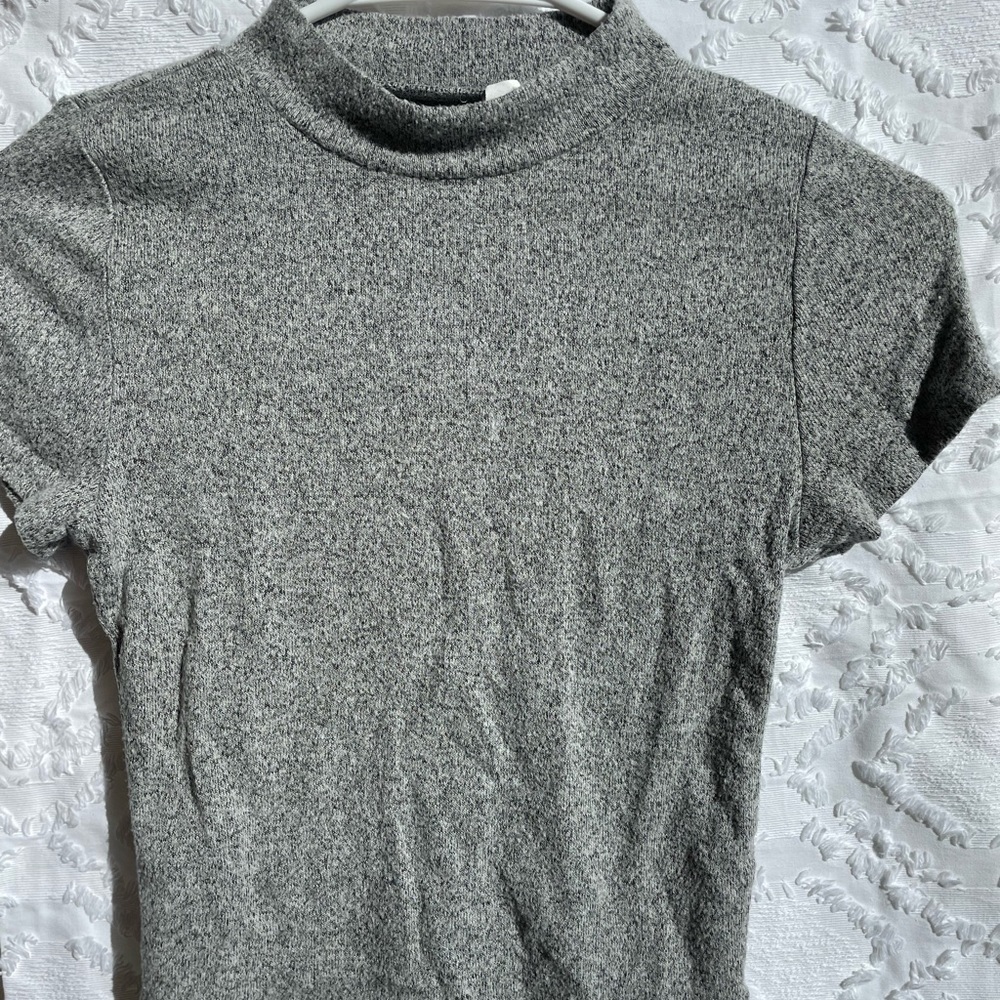 gray pacsun turtle neck